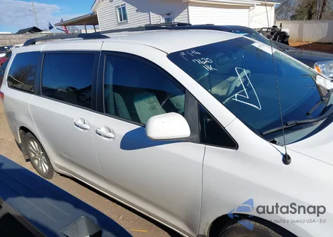 2012 Toyota Sienna Le 7 Passenger z USA, uszkodzony, nr VIN 5TDJK3DC3CS048579